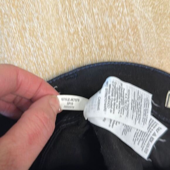 Madewell 9" Mid-Rise Skinny Crop Jeans in ISKO Stay Black™: Raw-Hem Edition - Picture 8 of 11